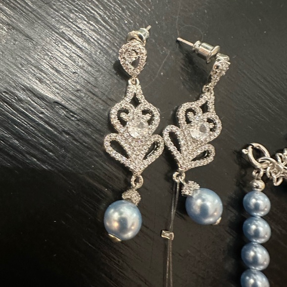 Blue pearl bracelet and earrings - Picture 8 of 16